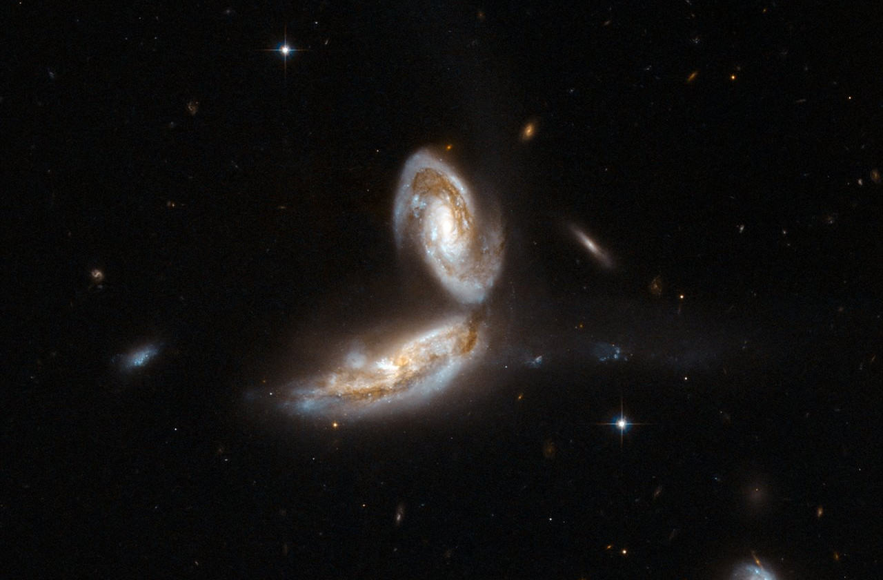 双生子佯谬狭义相对论解释,双生子佯谬如何用相对论解释