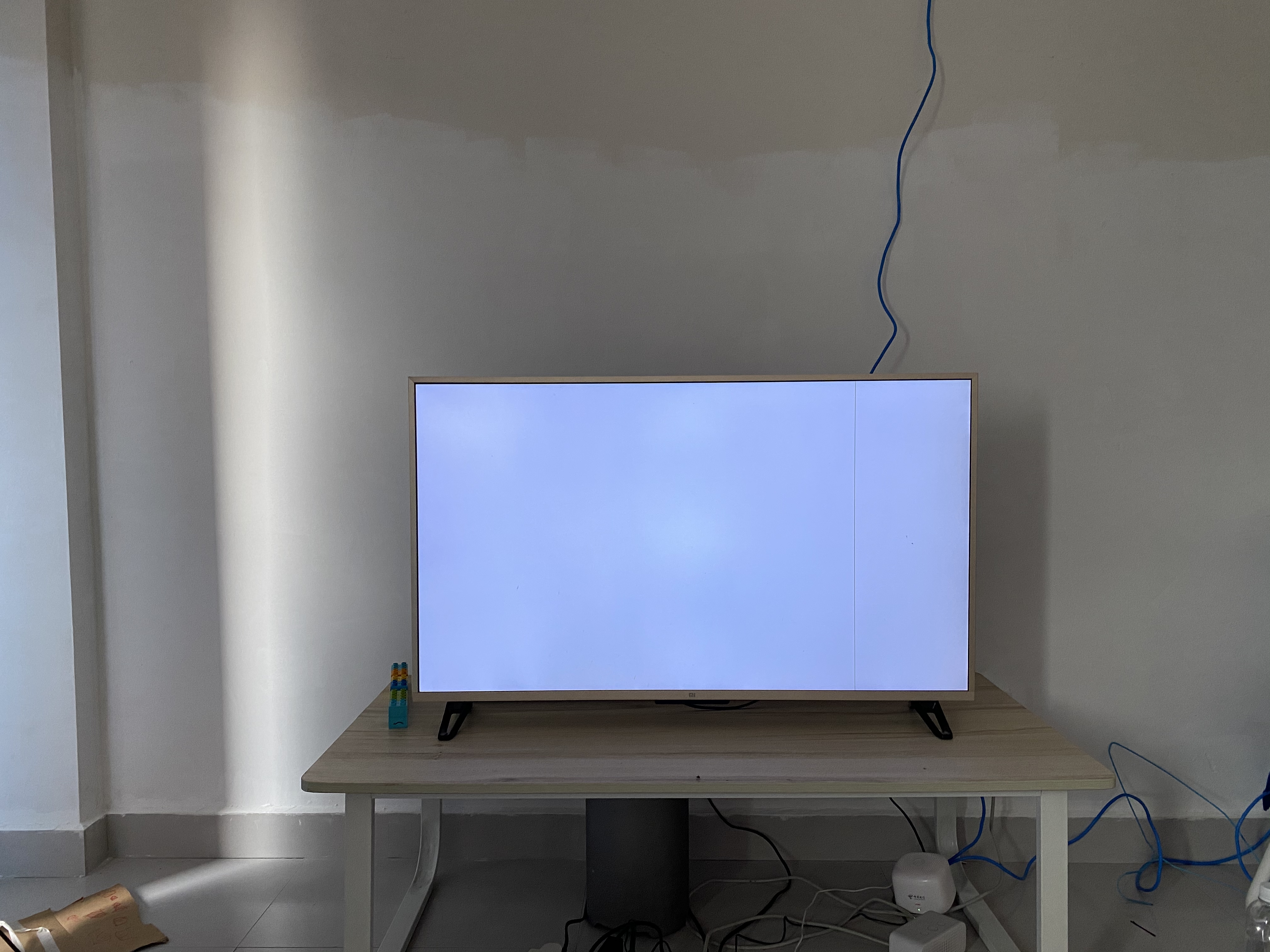 荣耀智慧屏x165寸2022款怎么样,荣耀智慧屏x1屏幕上半部分暗