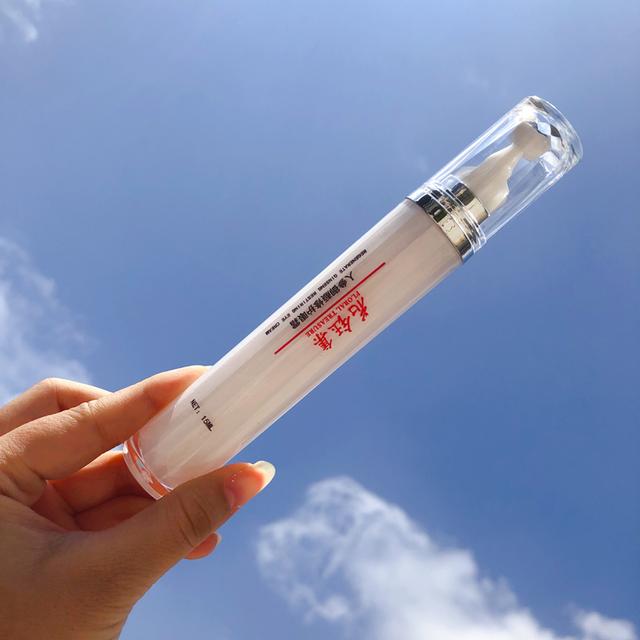 淡化眼部纹的眼霜推荐,推荐几款好用的眼霜和眼部精华