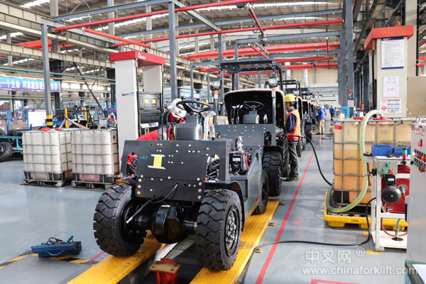 质量与责任同行——访柳工叉车（山东）工厂小记