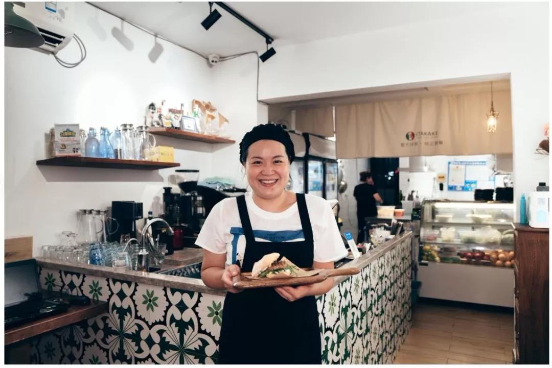 每天要喝掉两杯奶茶,每天要喝2000ml咖啡