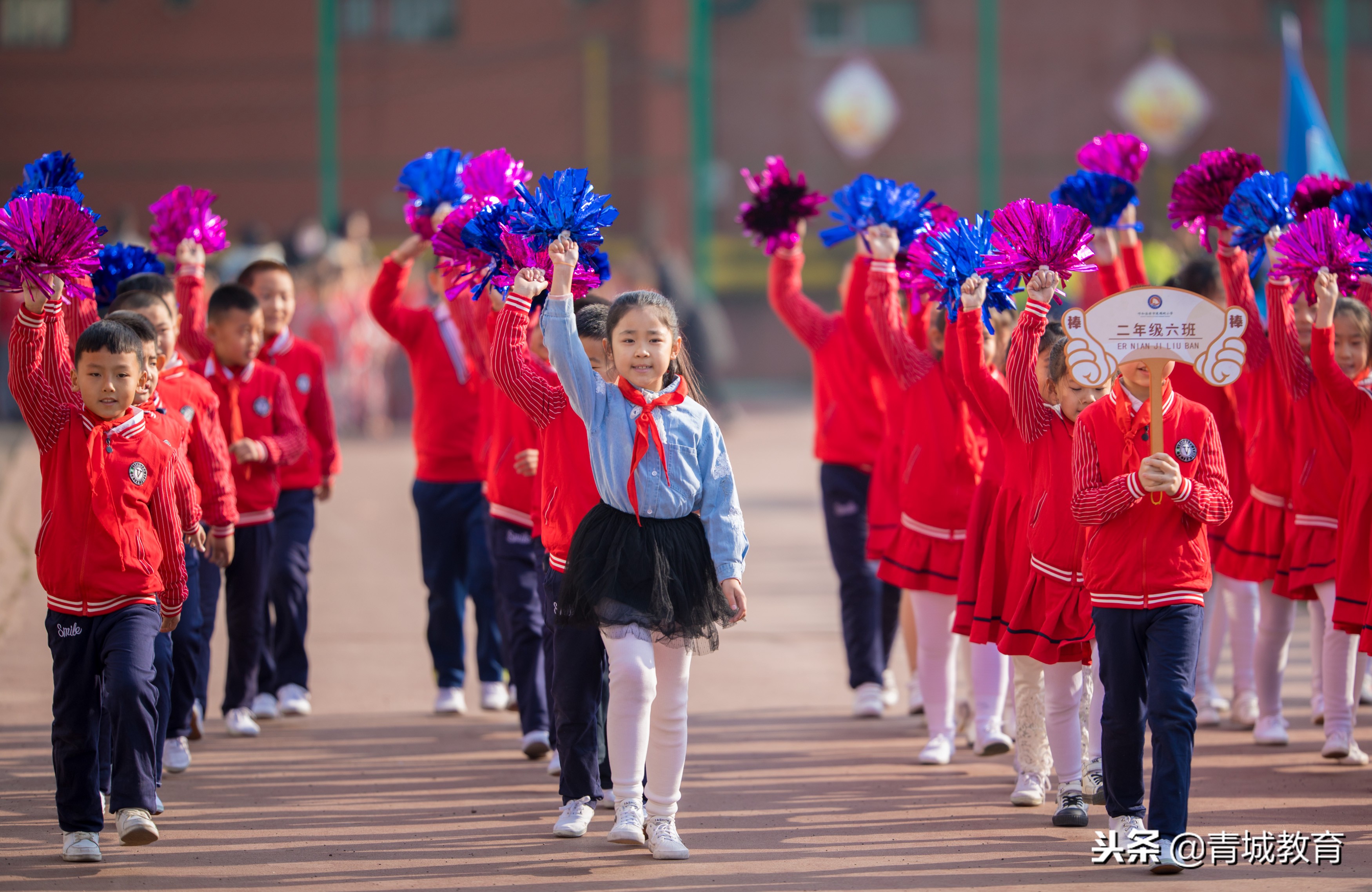 小学足球联赛拉开序幕,下南街小学第五届足球联赛开幕式