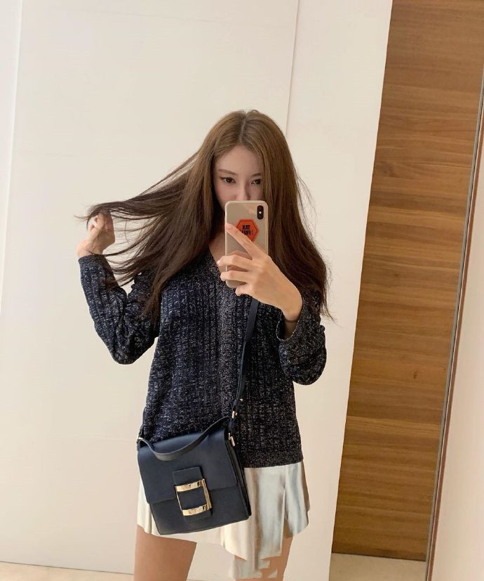 朴孝敏极简穿搭质感十足,朴孝敏时尚迷人