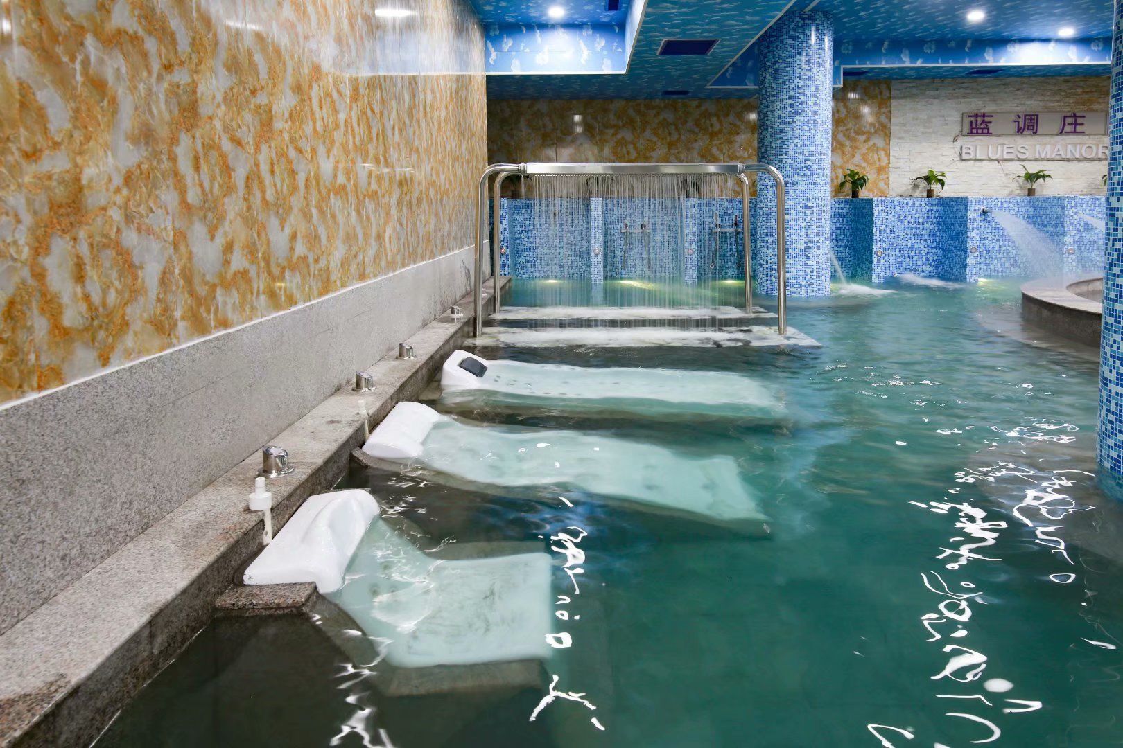 北京蓝调庄园滑雪场,这个冬天来滑雪吧