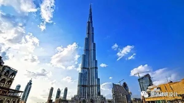 迪拜塔高828米是世界上最高的建筑,世界第一高楼迪拜哈法塔