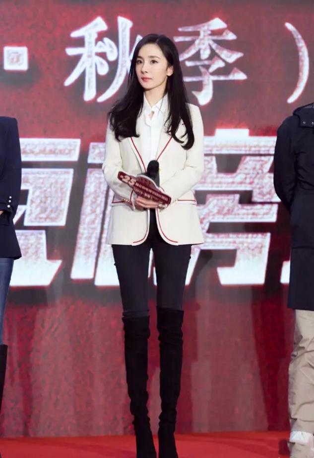 短靴大势已去!今冬流行穿“过膝靴”,时髦显高,小个子都爱了