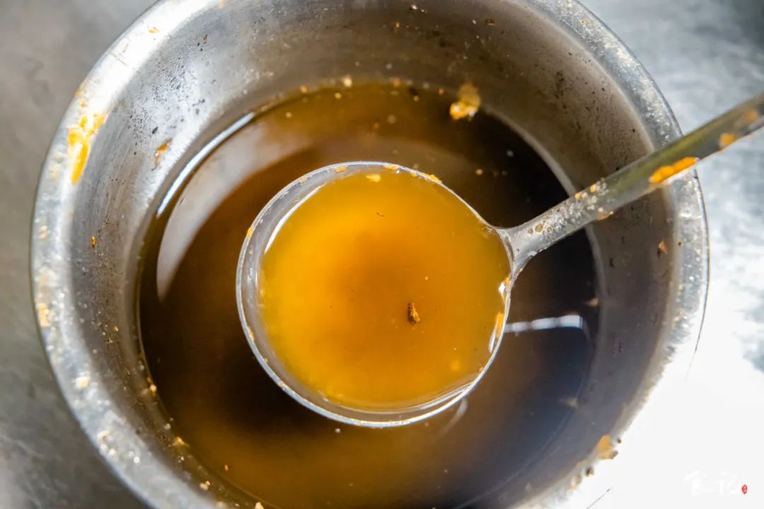 真的假的？万达清冷的夜市中，竟藏着踩点也要去吃的砂锅麻辣烫…