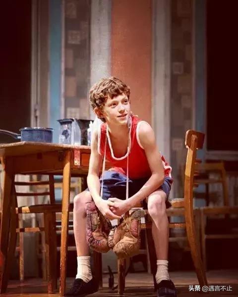 乔治小王子被嘲笑,乔治小王子跳舞