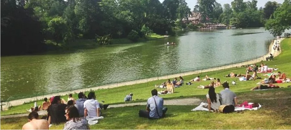 巴黎布洛涅森林公园的夜晚,巴黎布洛涅公园