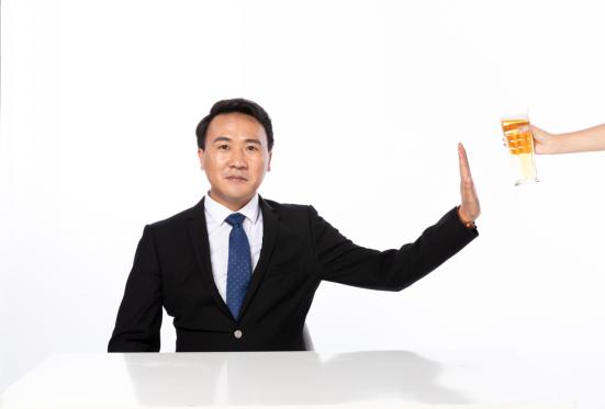 头孢配酒＝自杀，服用头孢后喝酒有什么危害？等多久才能再喝？