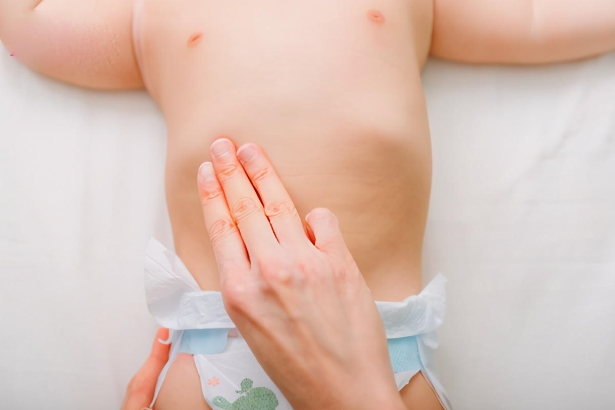 宝宝便秘睡觉可以做排气操吗,宝宝便秘肚子胀最快通便的手法