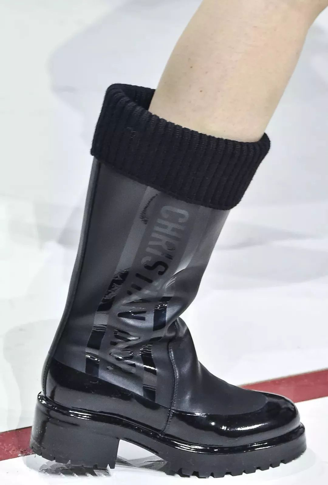 一双靴子竟然可以这么百搭,一双靴子有1kg吗