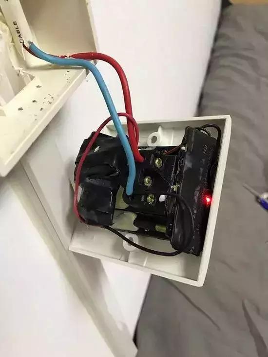 充电宝、电子钟、蓝牙音箱……它可能隐身在各处，还接受定制……揭秘“针孔摄像头”背后的灰色产业链！