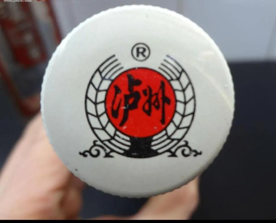 泸州老窖特曲铁盖,80年代泸州老窖特曲铁盖