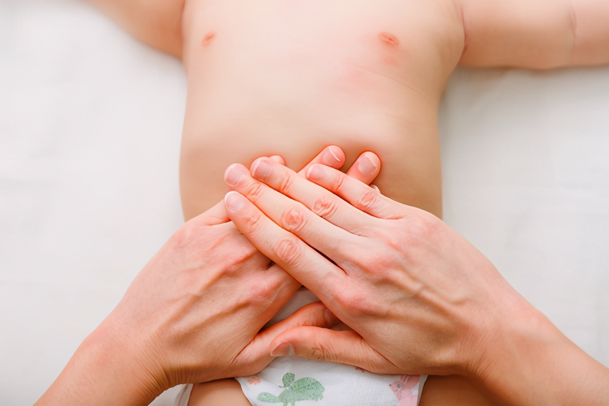 宝宝便秘睡觉可以做排气操吗,宝宝便秘肚子胀最快通便的手法