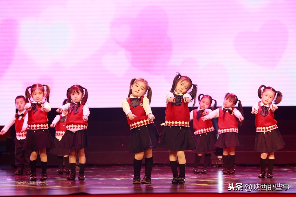 小天鹅艺术团童心向党,陕西省小天鹅艺术团点亮中国梦