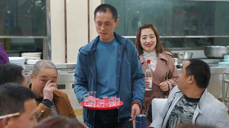 雷帝国际彩砂施工视频,雷帝国际瓷砖辅料