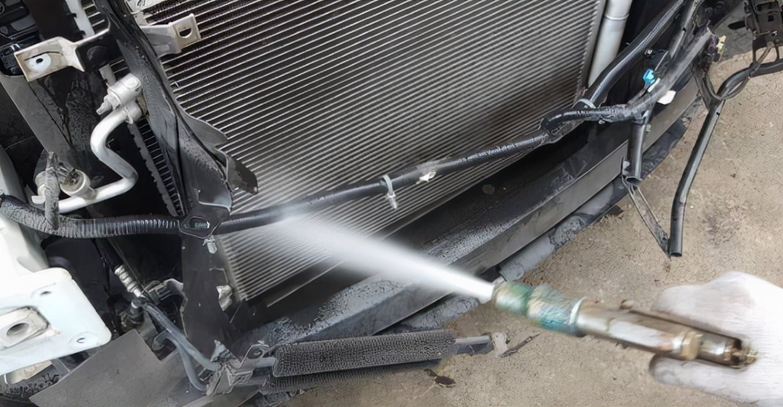 为啥汽车防冻液管那么热,为什么汽车防冻液会损耗