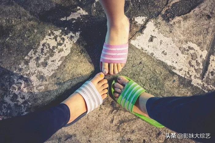 韩国人喜欢穿三线拖鞋吗,韩国人衣服为什么有三条杠