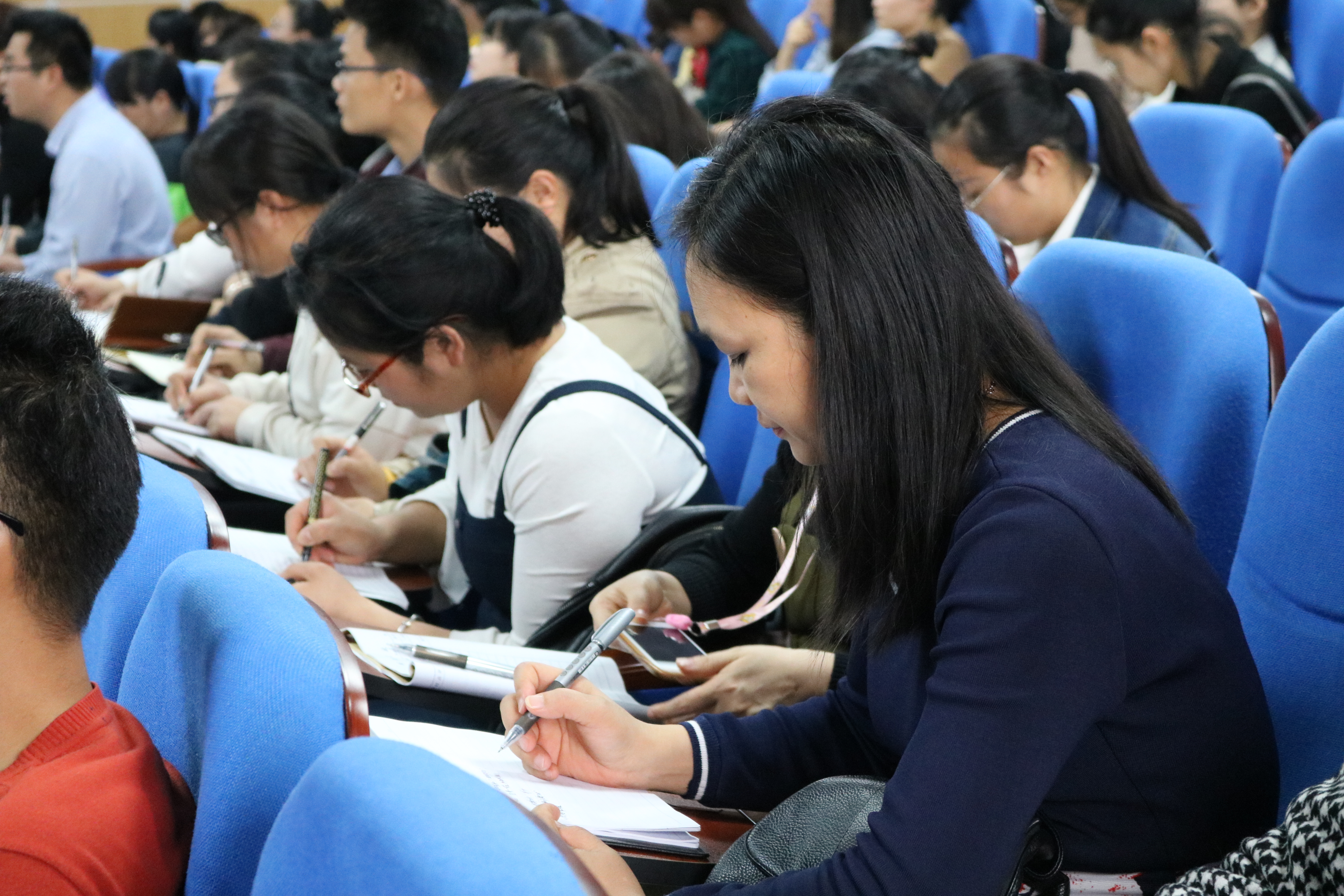 立足专业谋划发展公开课,课题引领以研促教