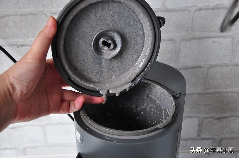 香蕉加黑芝麻加牛奶的功效,香蕉胡萝卜黑芝麻蜂蜜牛奶可以吗