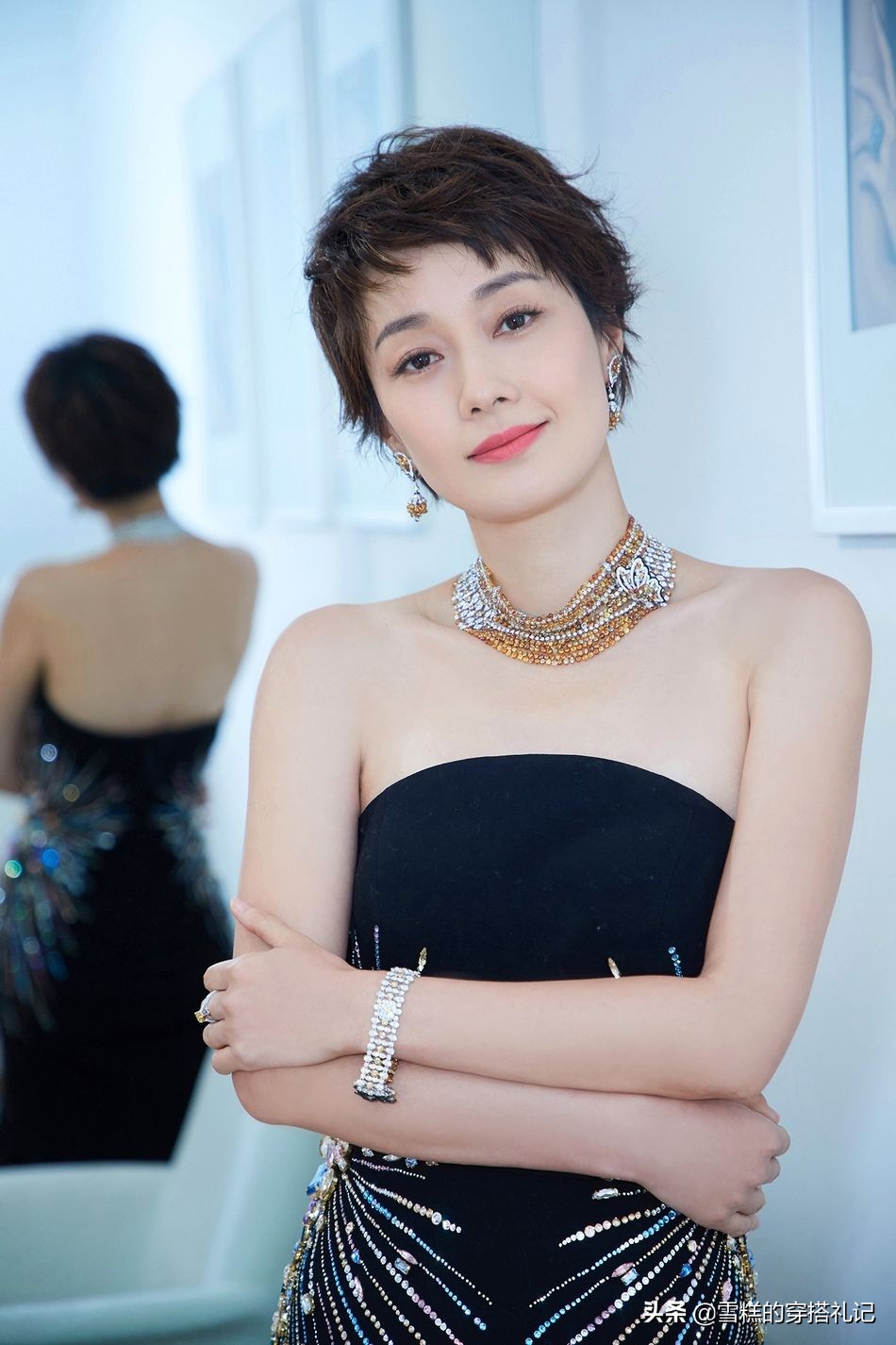 适合发量少的45岁的短发,长卷发和短发哪个更减龄