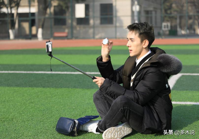 卖口红的李佳琦现状,人无千日好花无百日香富不过三代