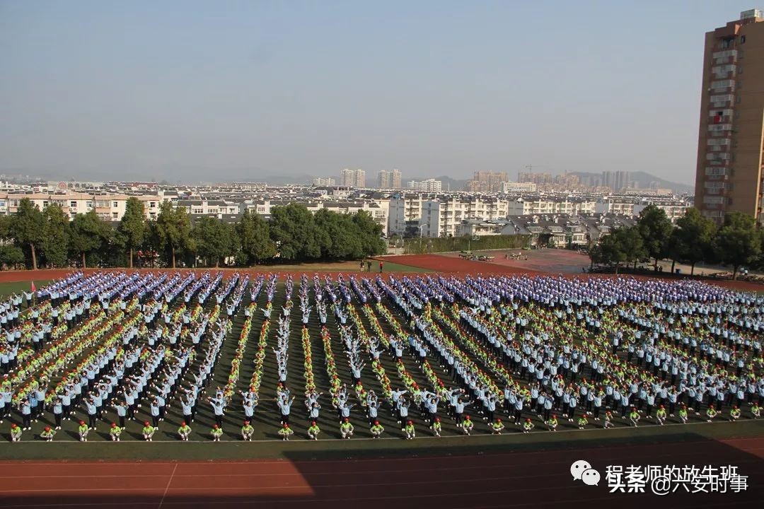 逐梦赛场，群英荟萃，二中健儿赛场展英姿；同心协力，奋勇拼搏，牛犊小将逆境创佳绩