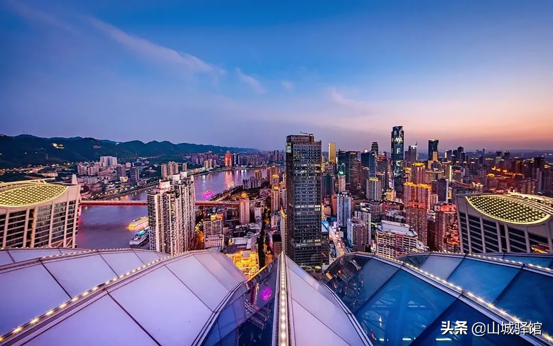 重庆云端之眼高空观景台来福士,俯瞰重庆观景台