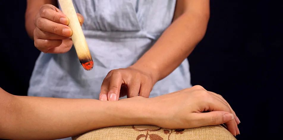 盲目艾灸危害健康,艾灸盲目灸坏身体的案例