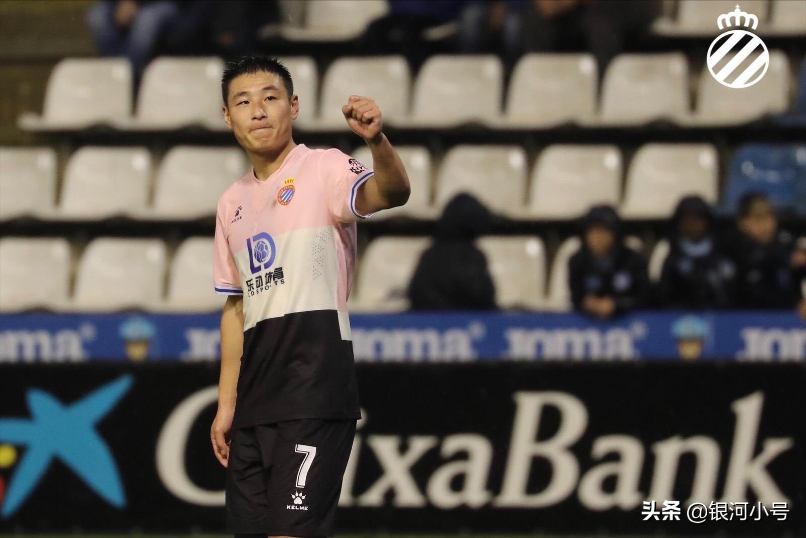 媒体点评武磊破巴萨,武磊打脸完整版视频