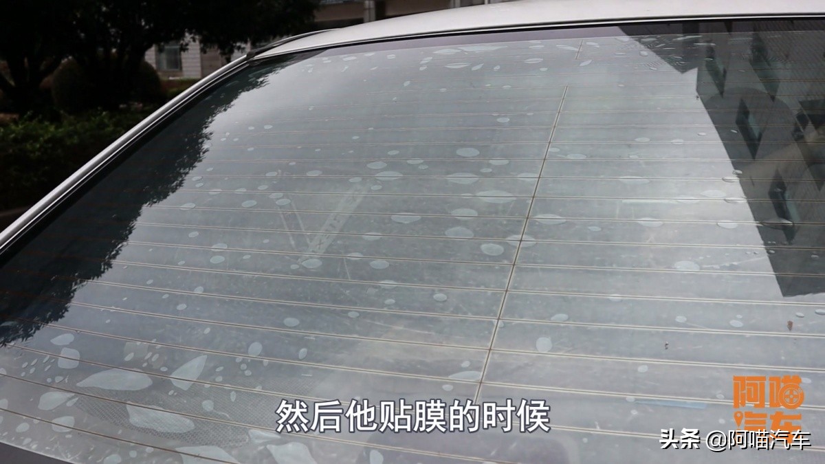 你知道买车送的贴膜有多坑吗？膜坏了只得换挡风玻璃，白送都别要