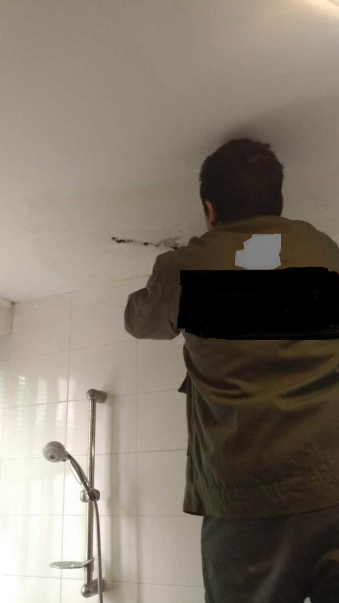 楼上厕所漏水楼下如何补漏,楼上漏水注胶补漏