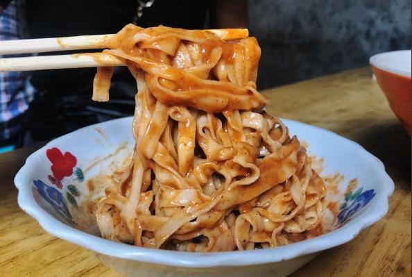 来中山路,别再吃轰炸鱿鱼月亮虾饼了!厦门最地道的小吃藏这里!