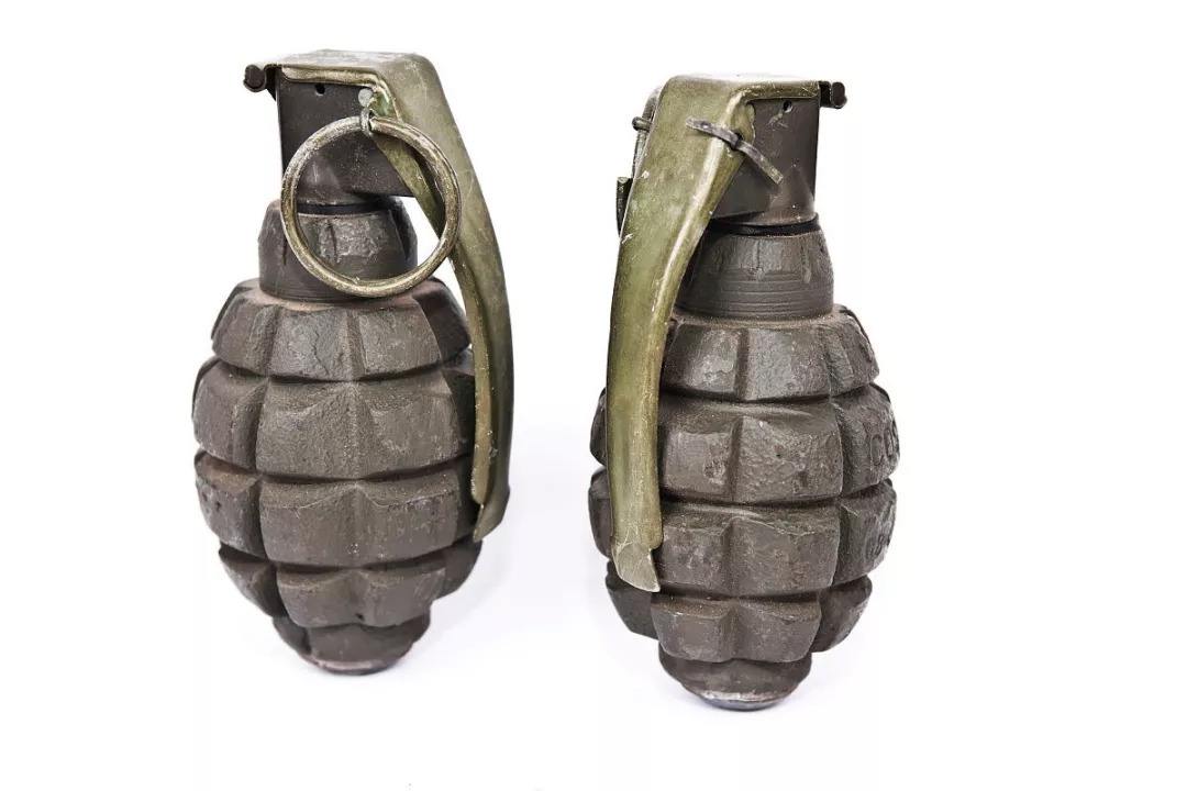 卧倒真的能躲避手榴弹弹片吗,155毫米榴弹卧倒有用吗