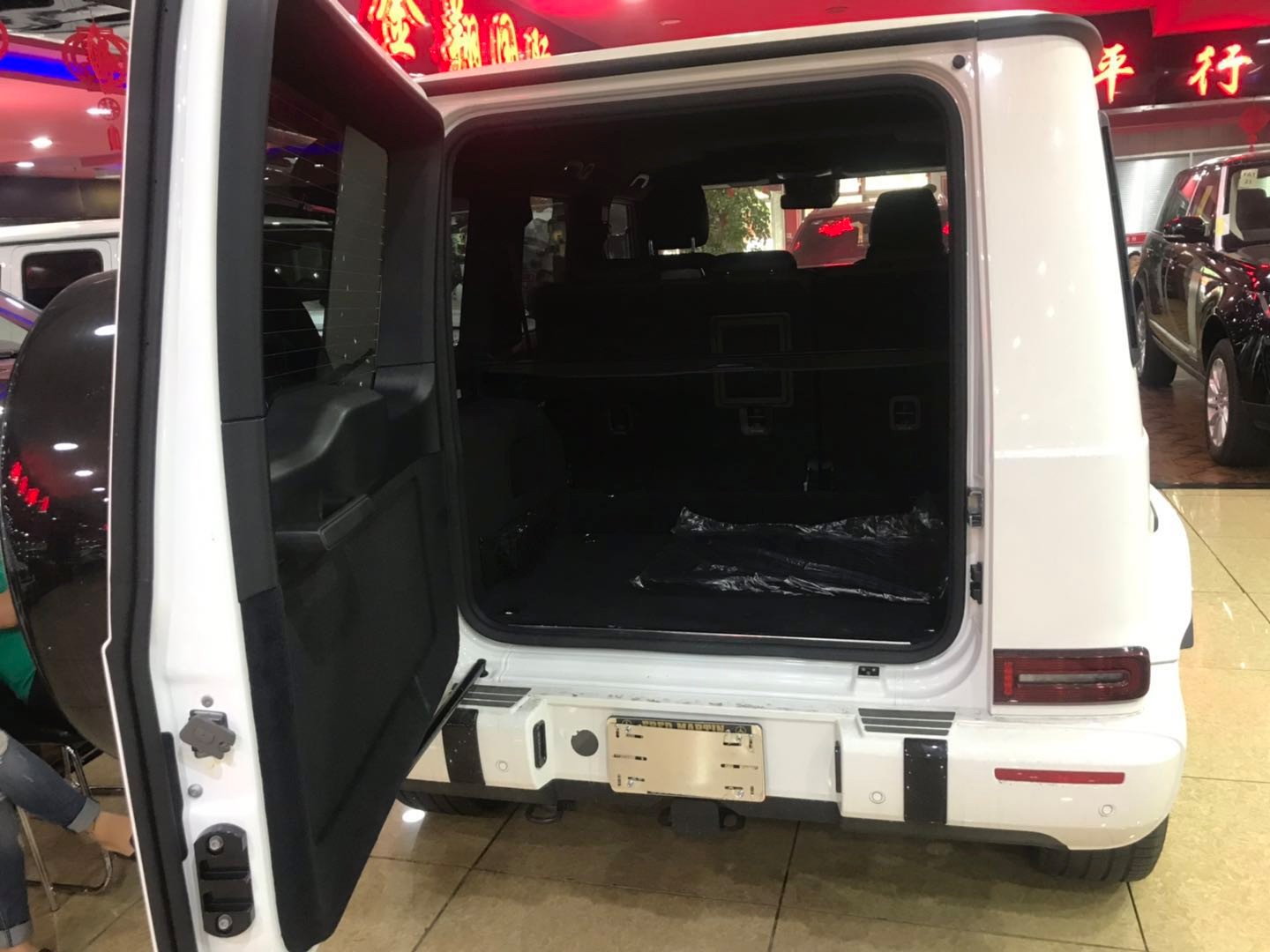 2020款奔驰G550越野界的大哥大拥有三把差速锁顷刻将*途征**变坦途