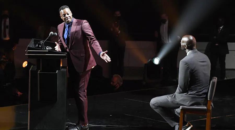 我们凭什么要怀念皮尔斯这个混球?