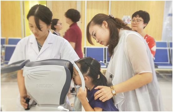 孩子先天性散光妈妈很自责的说说,孩子散光加远视最简单方法