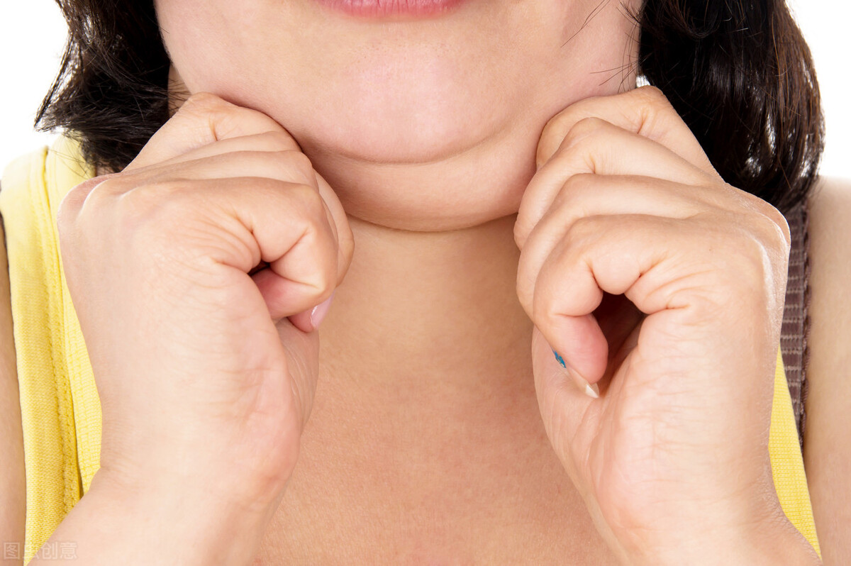 身体不胖却有双下巴是怎么回事,双下巴很胖的人