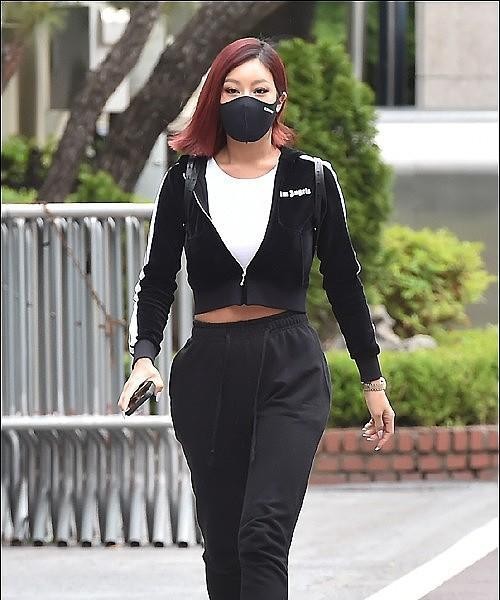 rapperjessi身材,jessi的穿衣风格