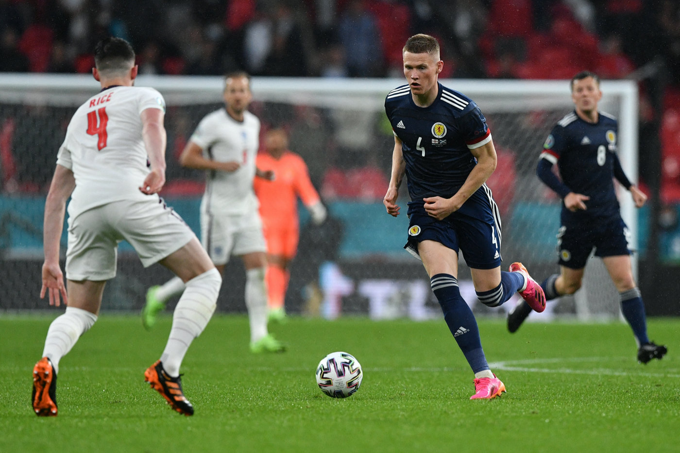 麦克托米奈为啥打不上主力了,麦克托米奈踢人