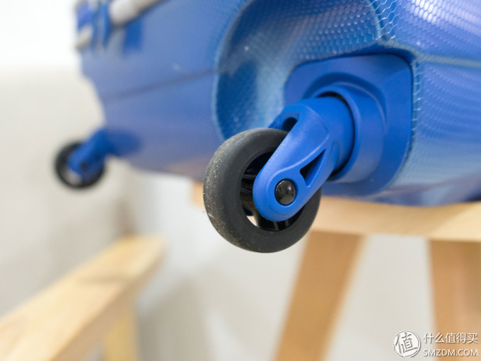LEVEL8地平线8号旅行箱：搭配业界顶尖超静音万向轮，出行更轻便