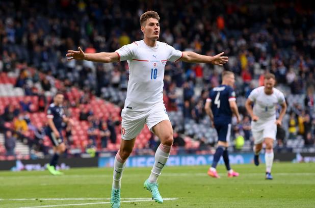 欧洲杯最佳进球捷克球星超远吊射,足球史十大经典进球2021欧洲杯