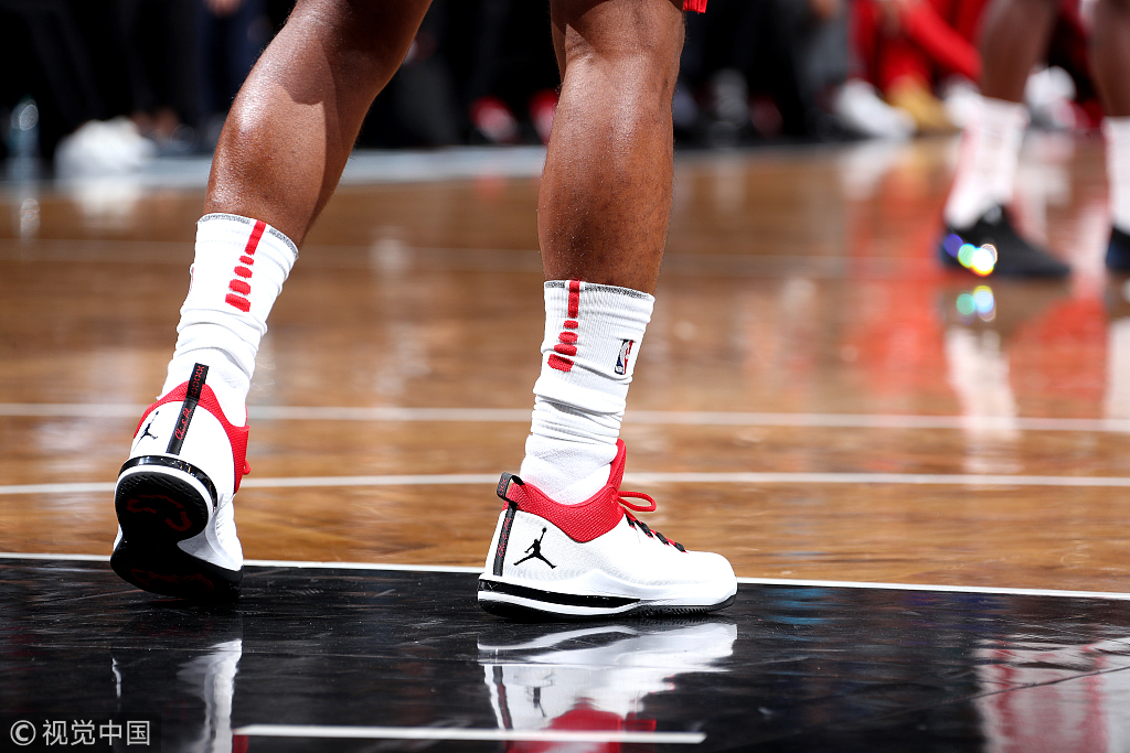 NBA今日球鞋精选：上脚两双联名款！火箭赢了，“鞋王”嗨了