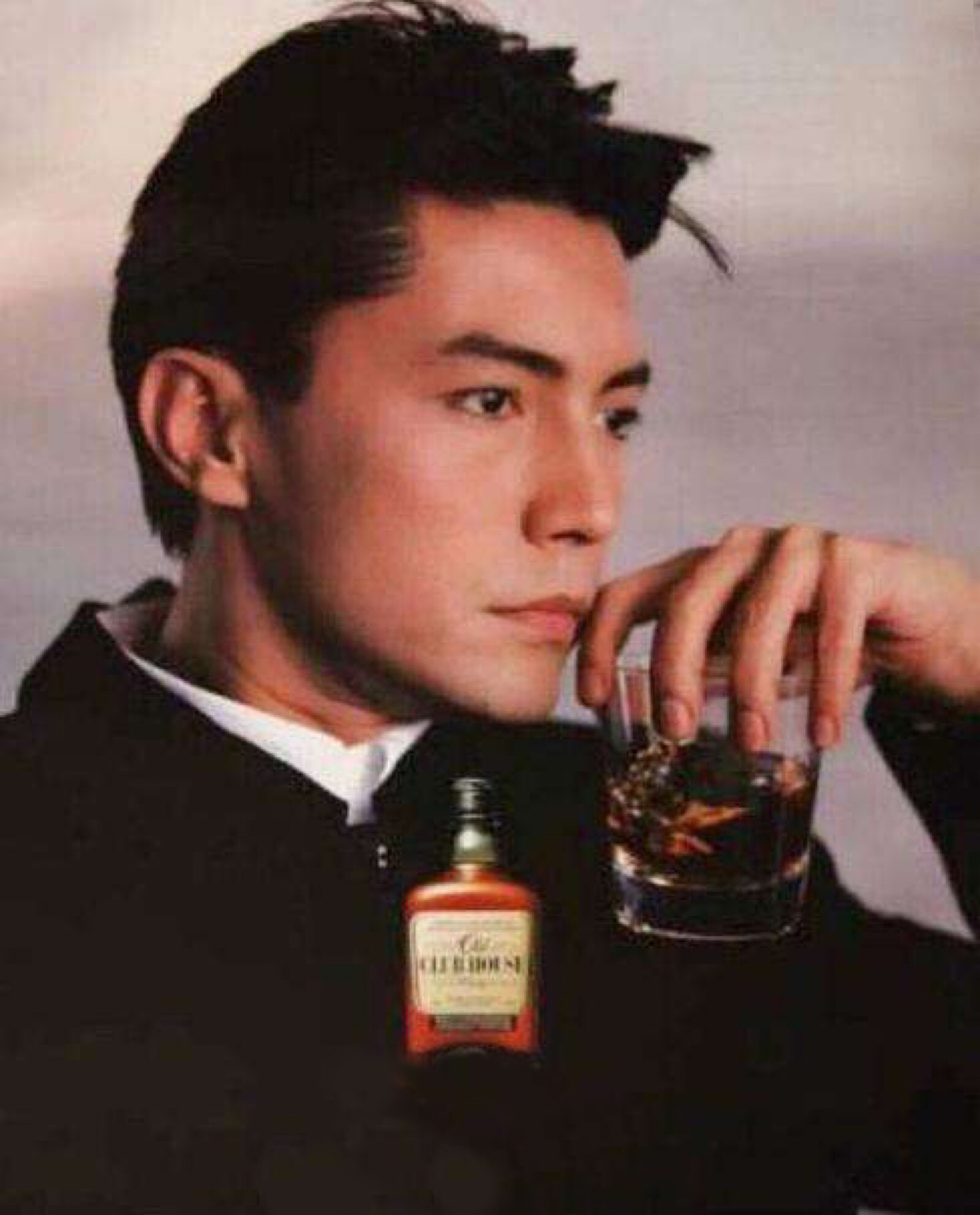 尊龙这才是亚洲颜值之巅峰,被称为亚洲第一美男尊龙