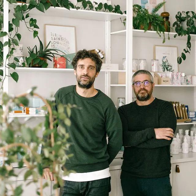 夏日的浪漫洗衣液香味持久留香,真丝护色洗衣液桑蚕丝专用