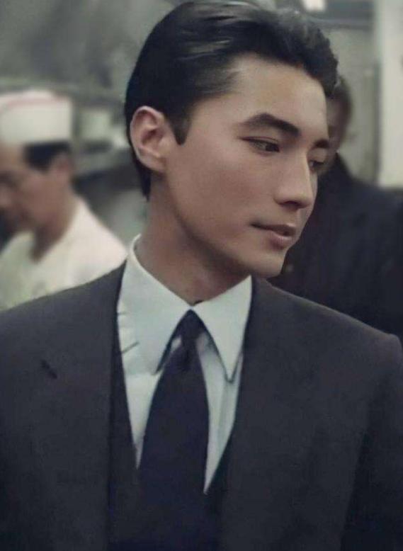 用美貌征服好莱坞的“孤儿”尊龙，晚景凄凉，也被“美国妈”召唤