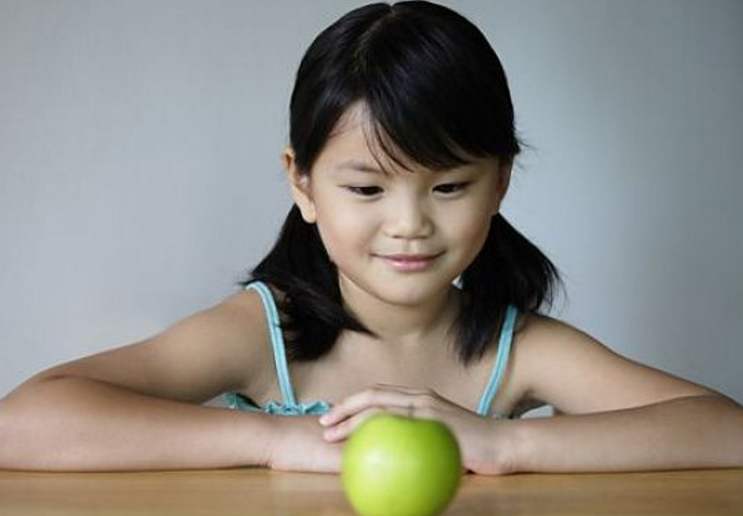 12岁女儿初潮来袭，恐惧慌乱，聪明妈妈应该这样做