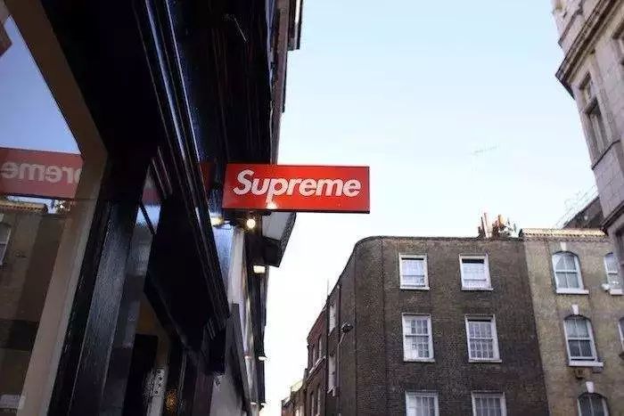 supreme日本店被偷,supreme与耐克联名球鞋