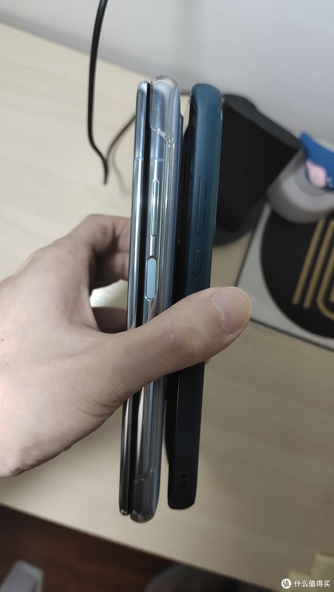 三星fold2对比华为matex2屏幕,华为matex2和三星fold2什么区别